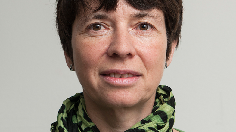 Das Bild zeigt ein Porträt der Monsterpfarrerin Caroline Schröder Field.